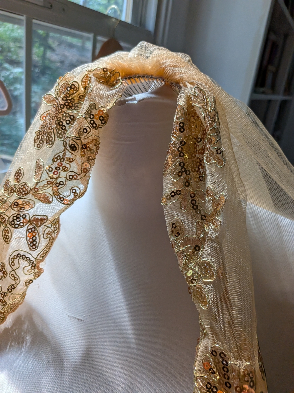 Gold Sequined Veil - Picture 10 of 11